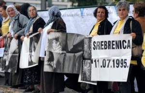 648x415_meres-srebrenica-devant-cour-europeenne-droits-homme-cedh-strasbourg-11-octobre-2012